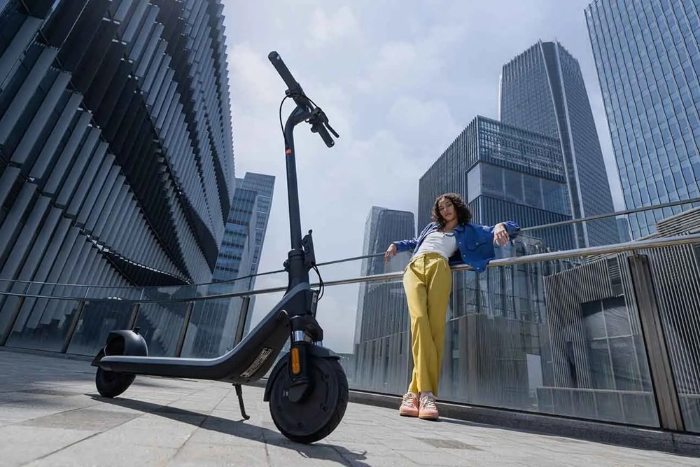 Segway Ninebot Kickscooter E2 D II- Schwarz