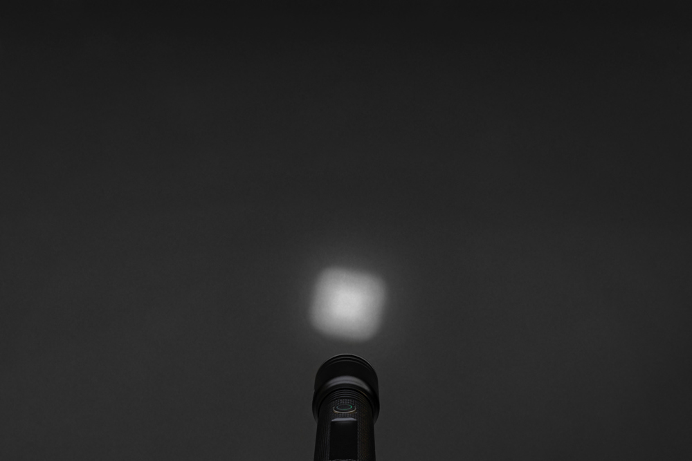 Heavy-Duty USB-Taschenlampe aus RCS recyceltem Aluminium