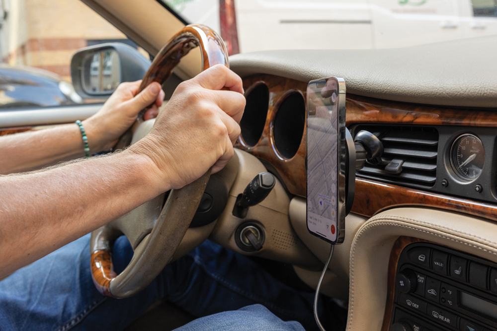 PowerCruze magnetischer 15W Autohalter aus RCS rec. ABS