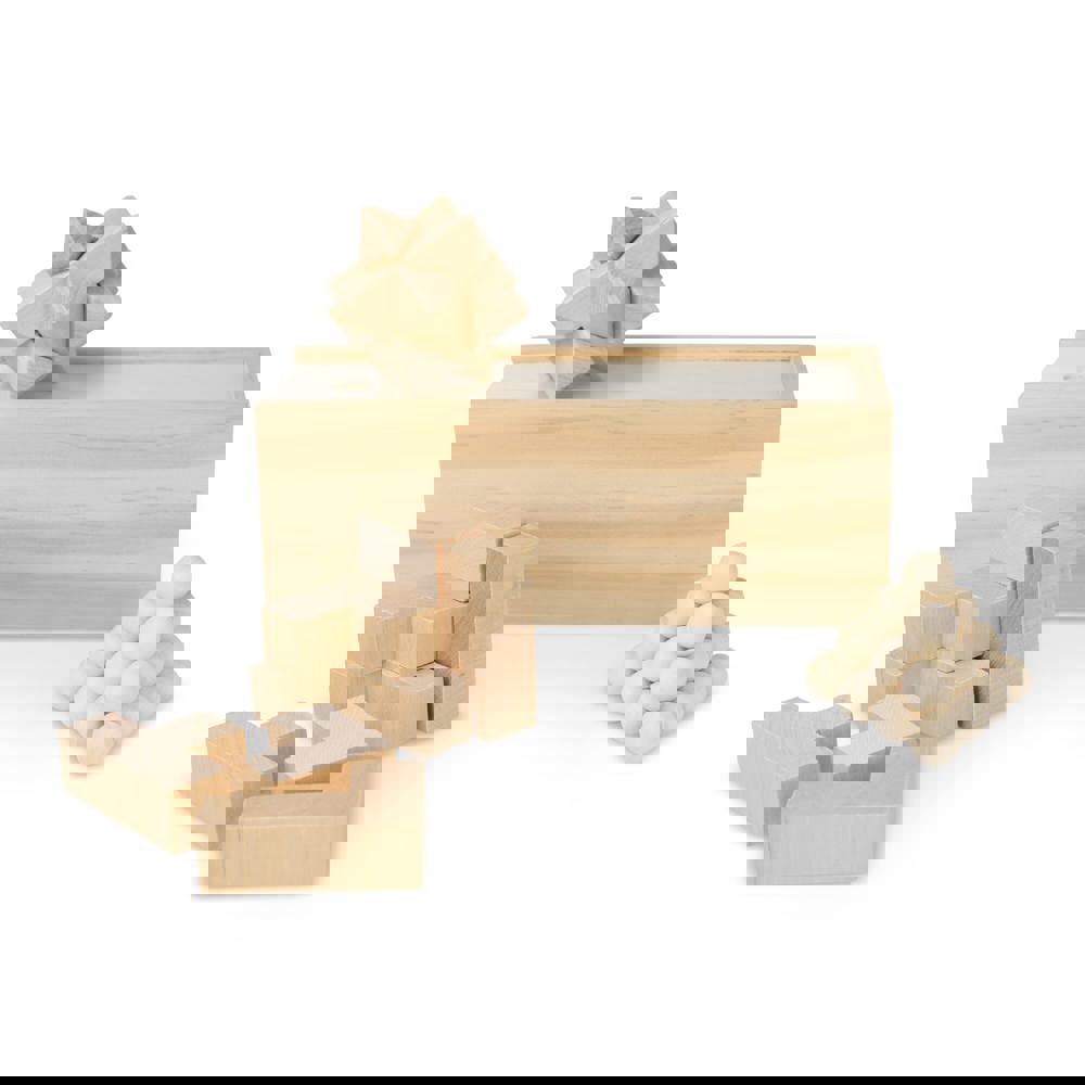 Dieses nachhaltige Set enthält drei spannende Denkspiele: ein Sternenpuzzle, ein Pyramidenpuzzle und ein 3D-Würfelpuzzle, die alle aus FSC-Holz gefertigt sind. Sie sind in einer FSC-Holzbox 