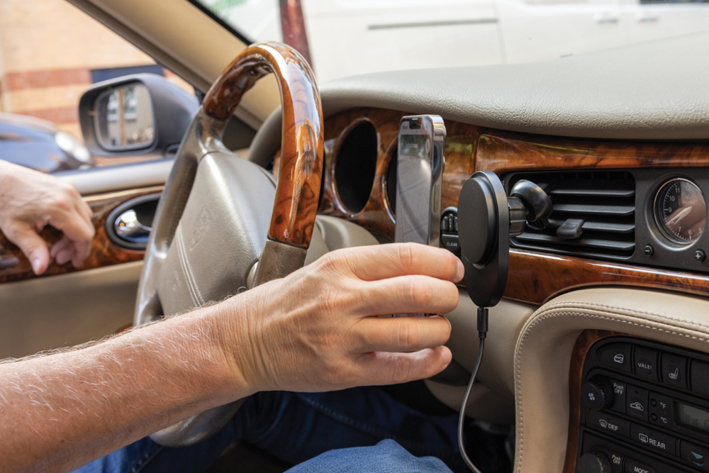 PowerCruze magnetischer 15W Autohalter aus RCS rec. ABS