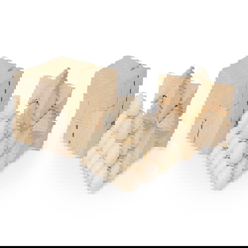 Dieses nachhaltige Set enthält drei spannende Denkspiele: ein Sternenpuzzle, ein Pyramidenpuzzle und ein 3D-Würfelpuzzle, die alle aus FSC-Holz gefertigt sind. Sie sind in einer FSC-Holzbox 