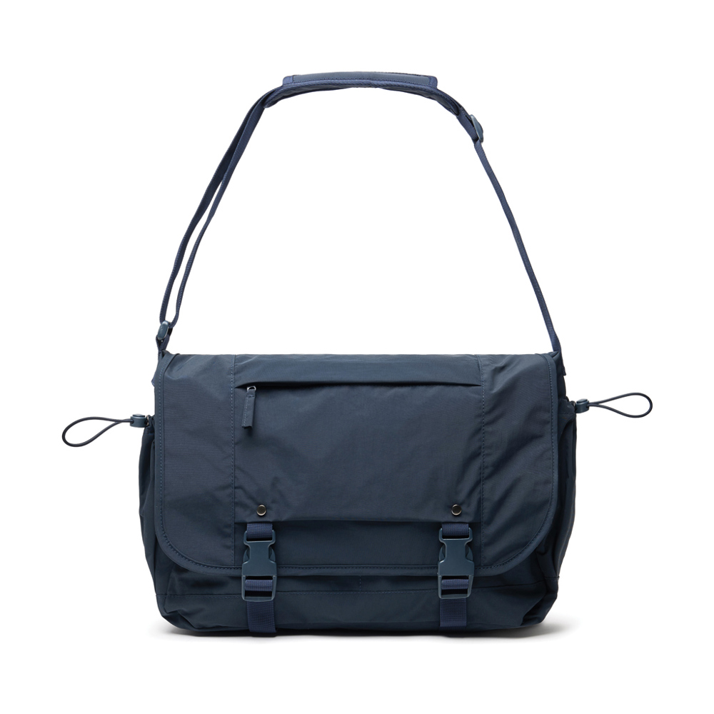 KENTO URBAN 15,6" Messenger aus RCS recyceltem Nylon - navy blau (± PMS 19-4010)