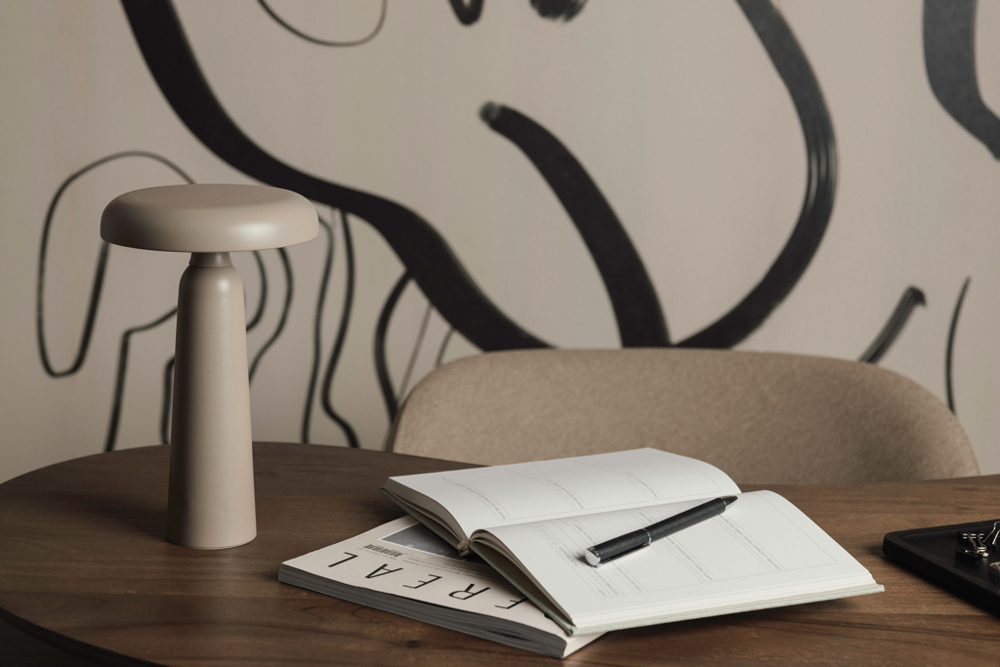 VINGA Avery RCS Tischlampe